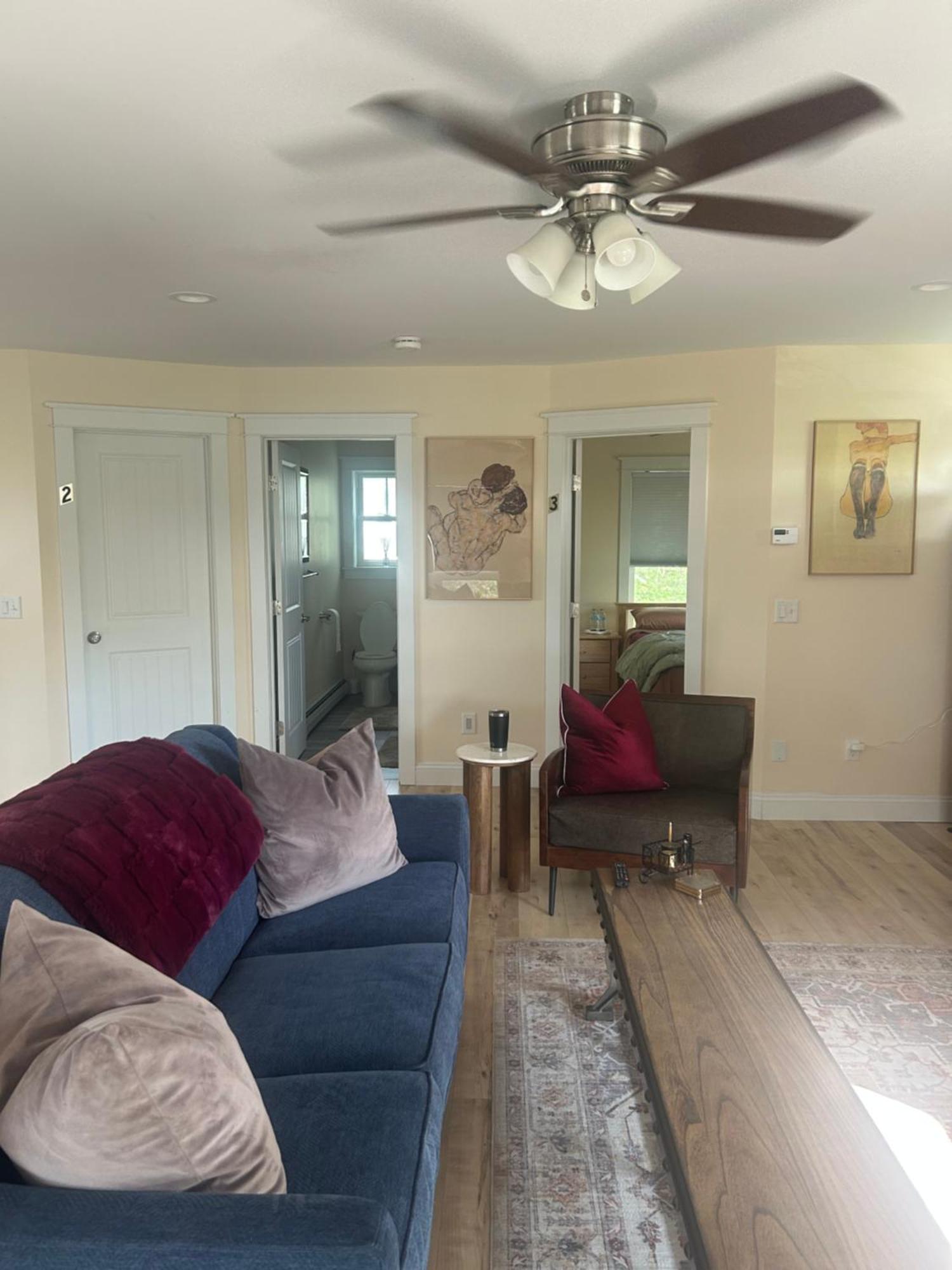 Roberts Lake House Room #3 科尔切斯特 外观 照片
