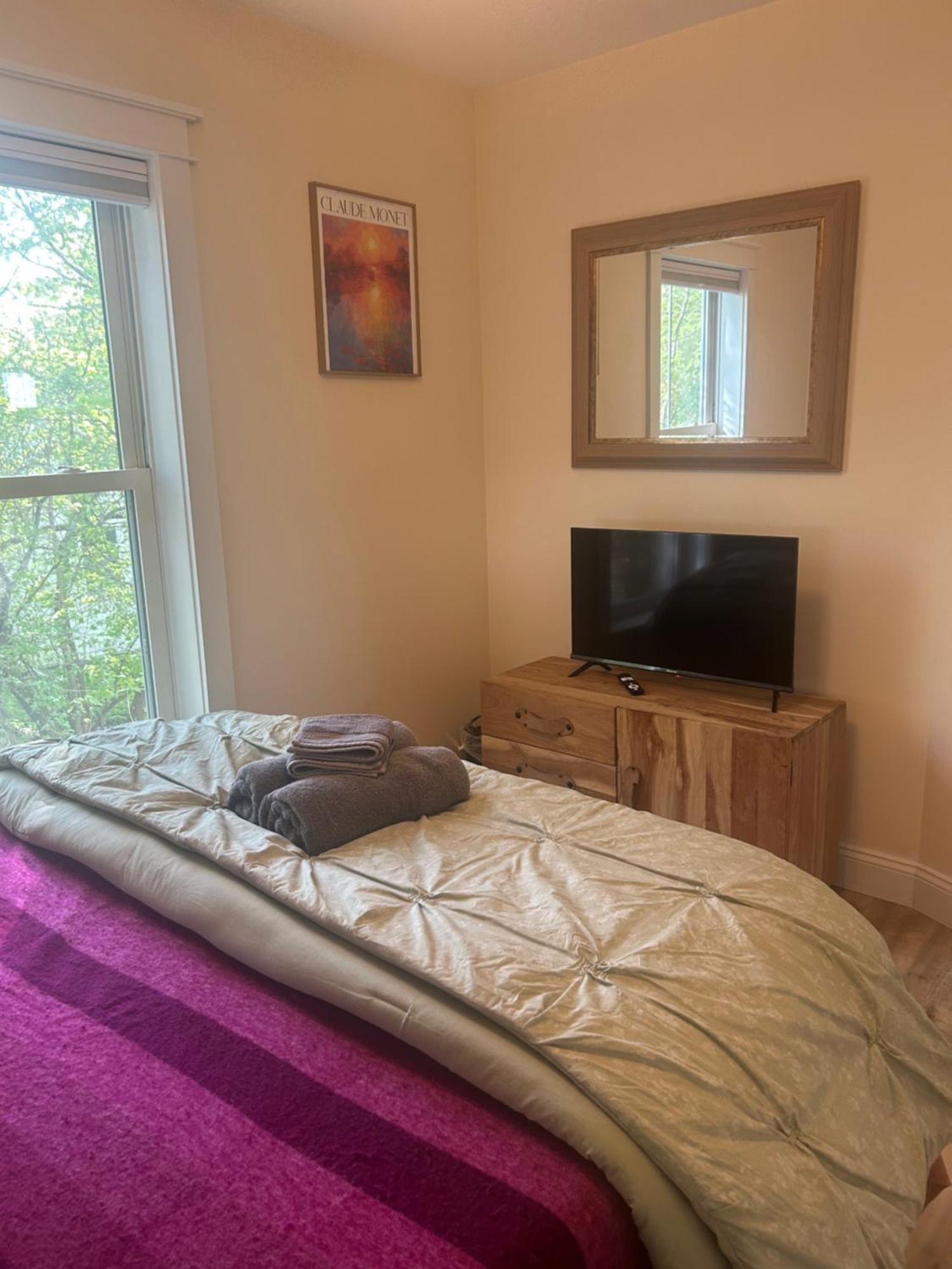 Roberts Lake House Room #3 科尔切斯特 外观 照片